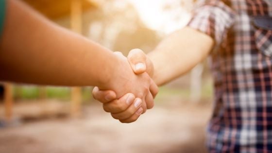 Podcast hero_Source Canva